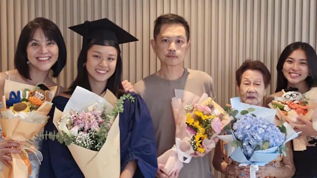 周初明大女儿国大毕业，太太感性发文