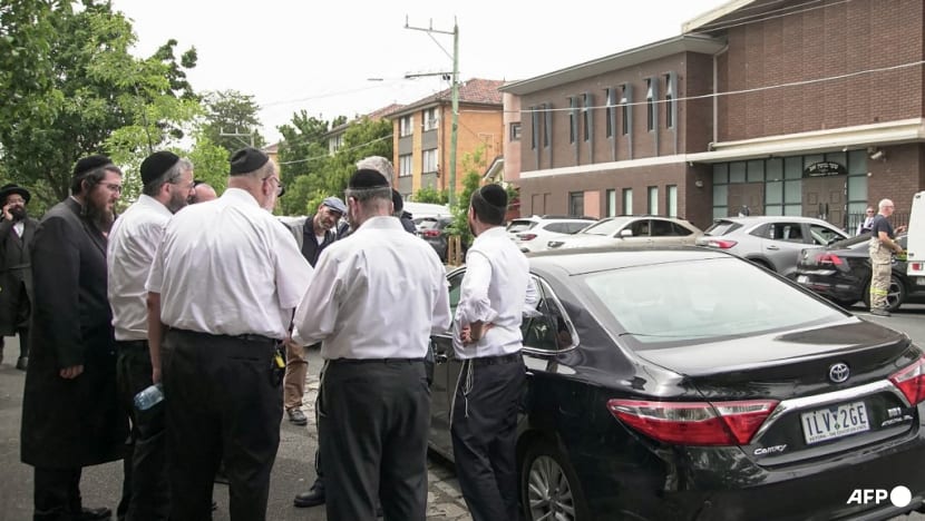 Australia police search for two suspects over arson attack on Melbourne synagogue