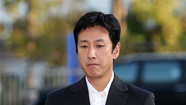 李善均惊传被发现倒卧车内身亡
