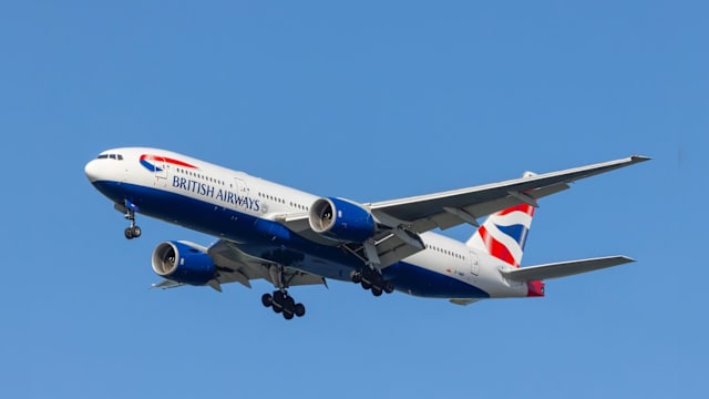 乘客空中身亡机长拒折返 遗体放机尾传恶臭