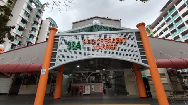 庙弯巴刹与熟食中心翻新后重开 维修屋顶改善通风系统