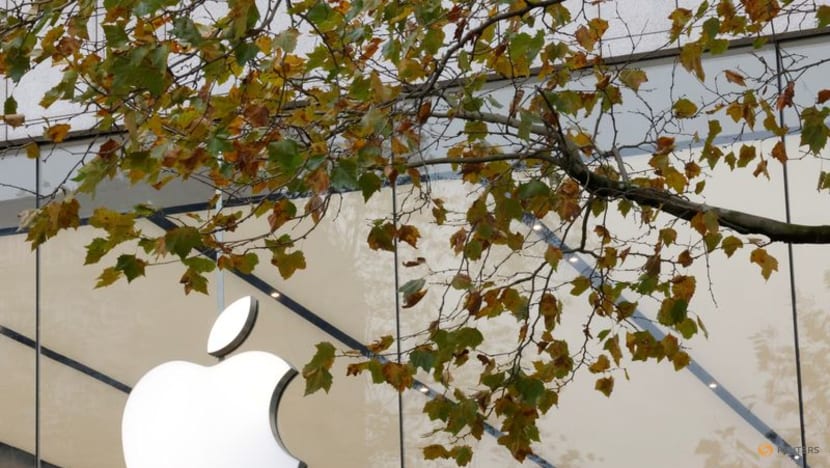 Apple weighs using Anthropic or OpenAI to power Siri in major reversal, Bloomberg News reports