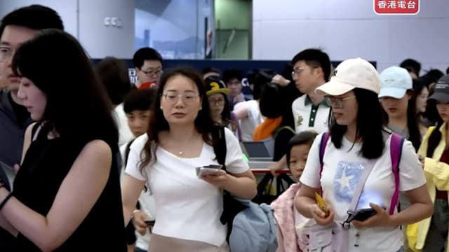 “五一”黄金周开启 大批中国大陆旅客涌入香港