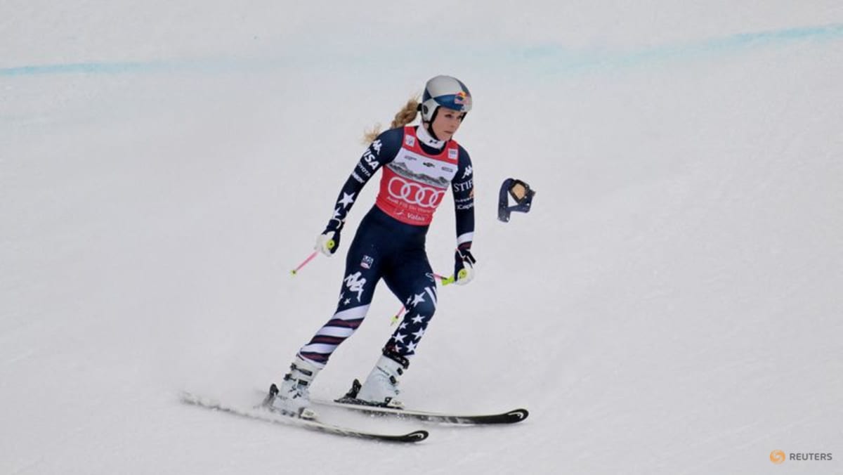 Alpine skiing-Racing with torn ACL 'doable', Mancuso says of Vonn downhill bid