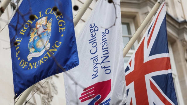 若无法就薪酬问题同政府达成协议 英国护士将罢工至圣诞节
