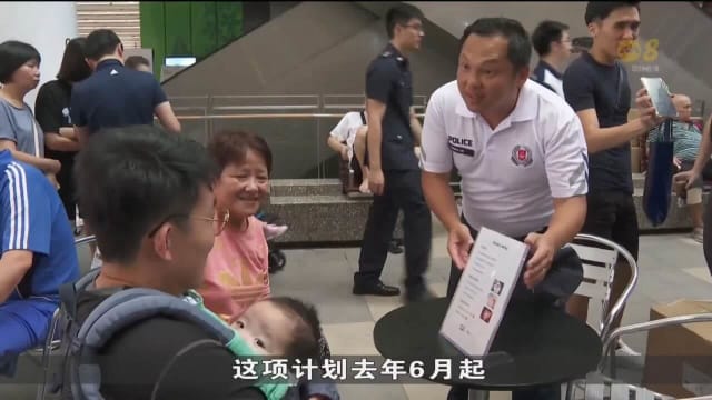 警方每月有一天在邻里餐饮场所请公众喝咖啡交流
