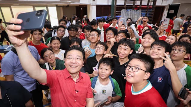 黄循财总理重返中学母校 与师生校友同欢共庆