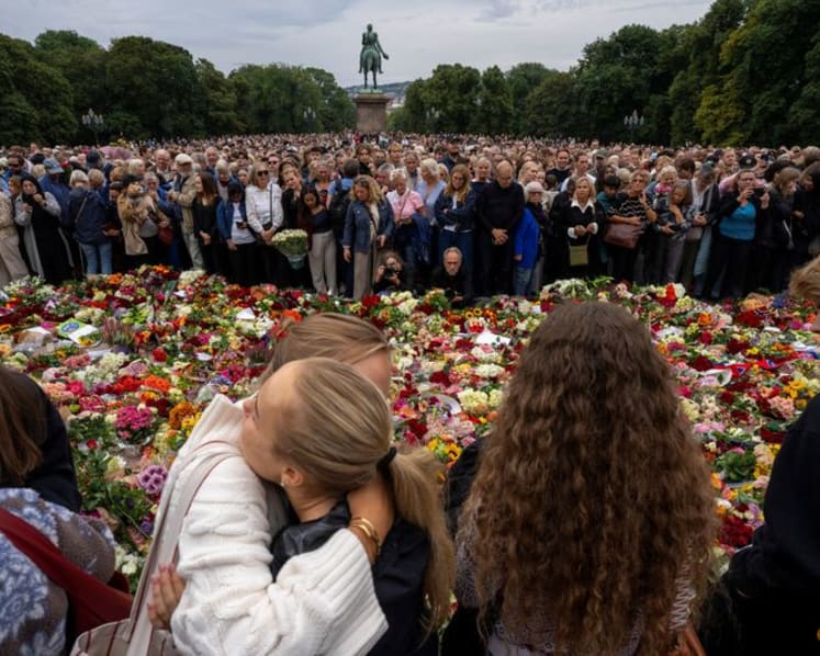 Norwegians mourn King Harald as son succeeds to throne
