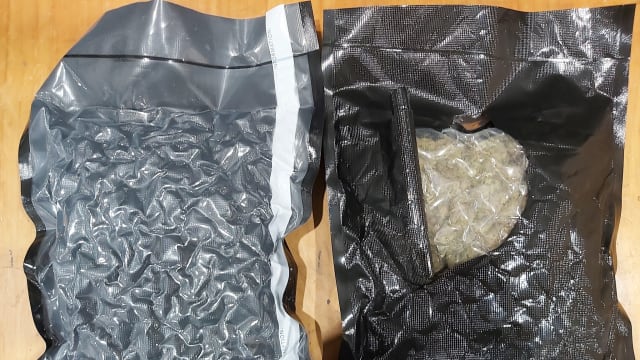 扫描图像有异常 移民局侦破用包裹走私大麻到我国案件 