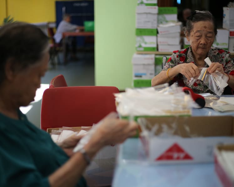Dementia patients get therapy through work-based activities