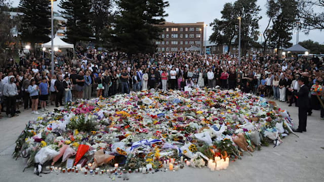 悉尼民众悼念15名遇难者 以驻澳大使吁加强保护犹太社群