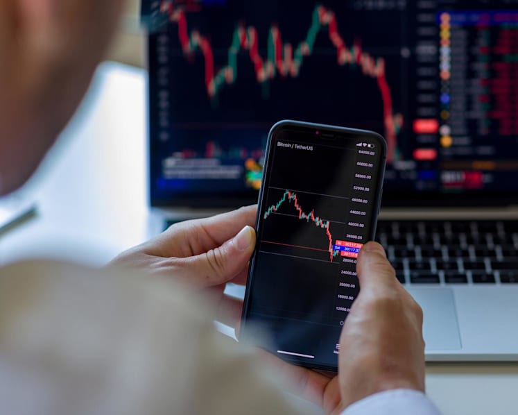 Commentary: Investors, know when to put down the phone