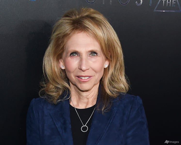Senators question Paramount's Redstone over 60 Minutes settlement attempts with Trump