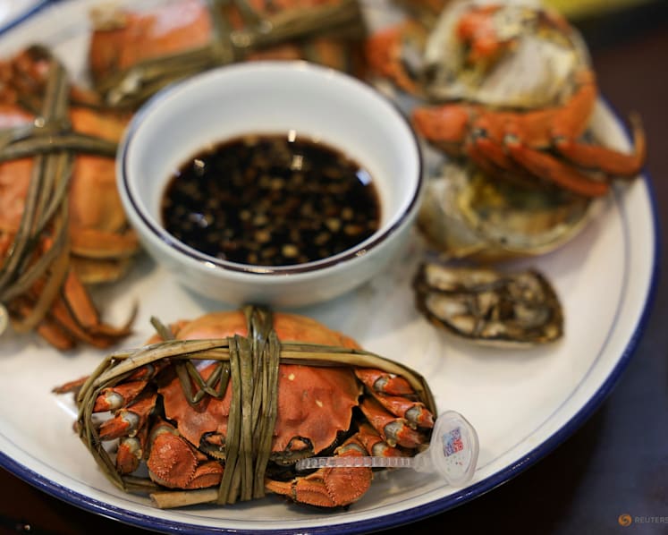 China's heatwaves threaten to dry up supply of 'hairy crabs'