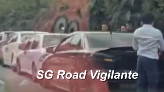 淡滨尼快速公路连环车祸 涉及至少十辆车