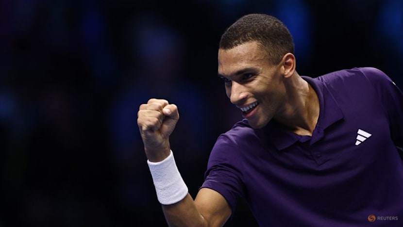 Auger-Aliassime into ATP Finals last four, Sinner unbeaten