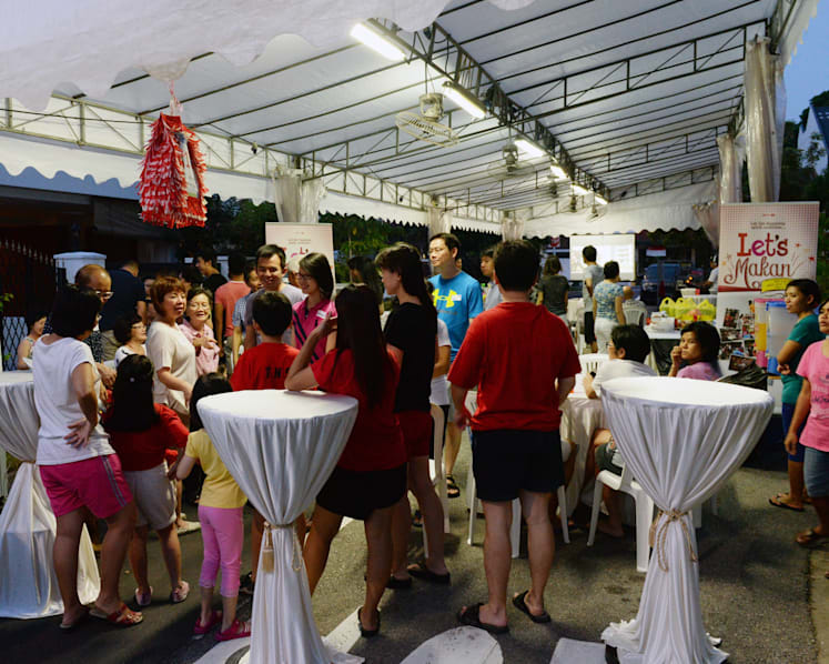 A street party a year keeps the neighbours close