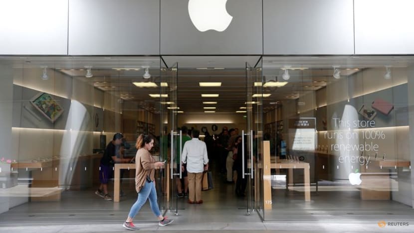 'Little, little screws' one of many hurdles to US-made iPhones