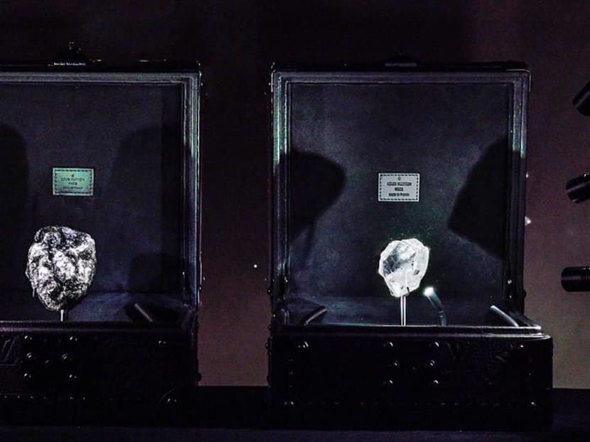 Gawking at two of the rarest diamonds in the world – right here in Singapore