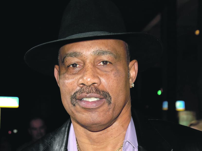 Man who broke Ali’s jaw dies