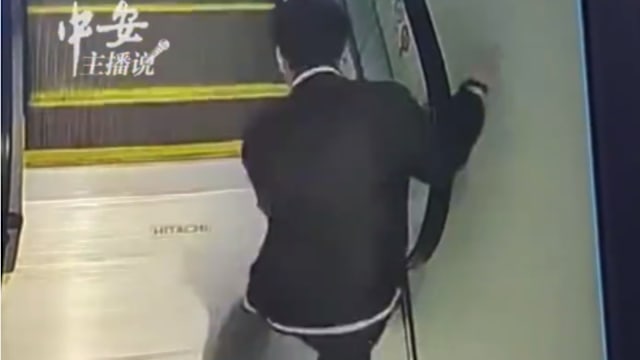 湖北男子恶意按停自动扶梯 十多名乘客险摔倒