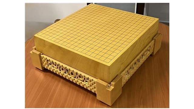 两人同爱围棋  韩国总统李在明赠习近平榧木棋盘
