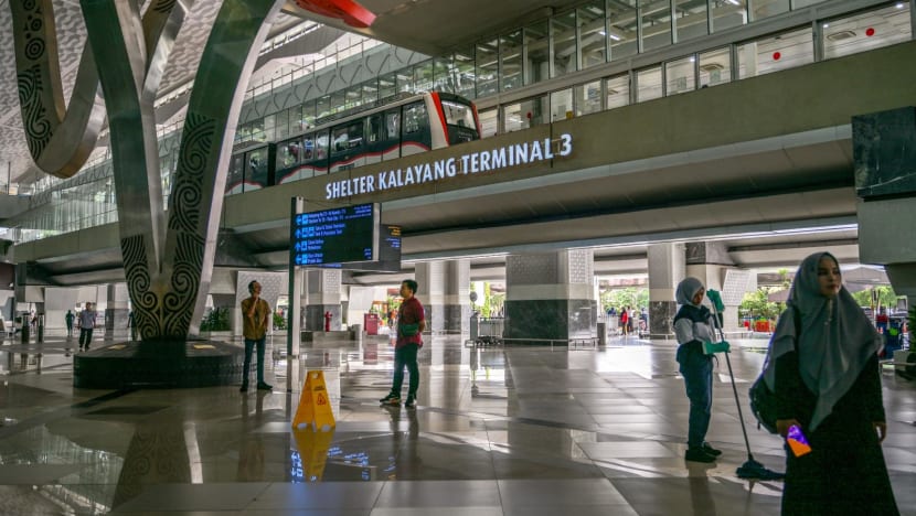 30 immigration officials at Jakarta airport removed from posts for alleged extortion of Chinese visitors 