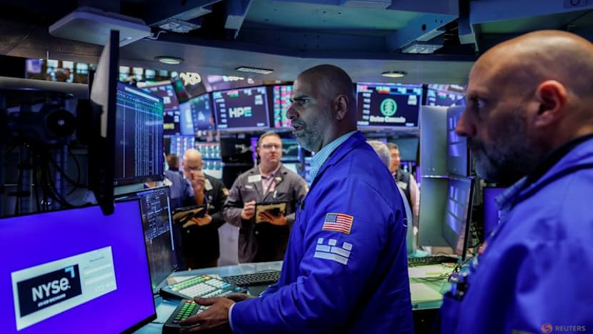 US stocks fall as 10-year Treasury yield hits highest since 2007