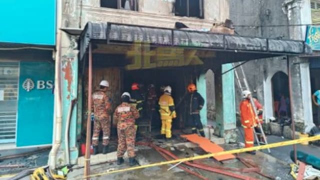 原已逃生却折返救儿女 马国槟城店屋失火三人葬身火海