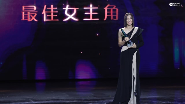 【红星大奖2023】创纪录！黄碧仁凭《你的世界我们懂》蝉联视后宝座