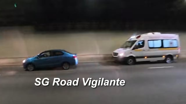 救护车警示灯闪烁却不让路 轿车司机被网民轰