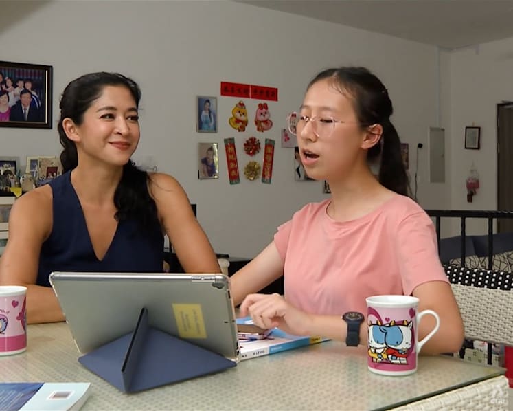 Teenage students often use AI to do homework, a survey finds. This is the impact on their grades