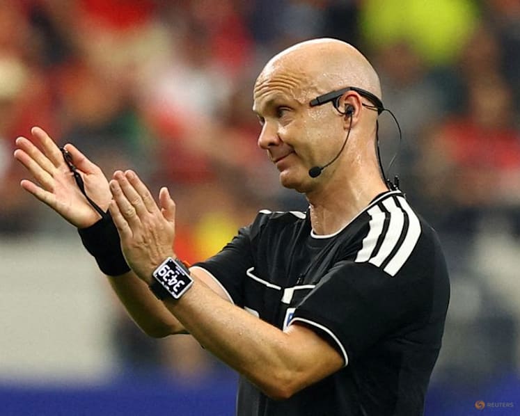 Anthony Taylor announces retirement from elite refereeing