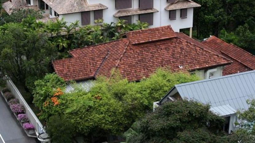 Lee Hsien Yang tahu dakwaan tentang 38 Oxley Road tidak tepat, wujudkan "rasa mendesak palsu" agar ia dirobohkan Lee Hsien Yang tahu dakwaan tentang 38 Oxley Road tidak tepat, wujudkan "rasa mendesak palsu" agar ia dirobohkan