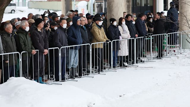 日本众议院选举遇强降雪 逾四成投票站将提早关闭