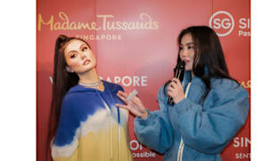 AGNEZ MO Reunites with Wax Figure and Fans at Madame Tussauds Singapore’s Exclusive Fan Meet