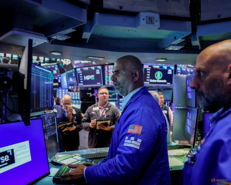 US stocks fall as 10-year Treasury yield hits highest since 2007