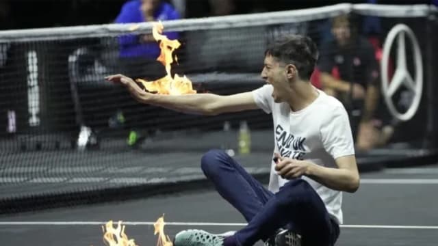 示威者在拉沃尔杯 自焚抗议英国私人飞机对环境污染