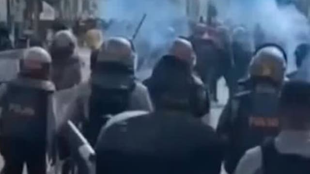 印尼巴布亚近千人示威 要求军方撤离