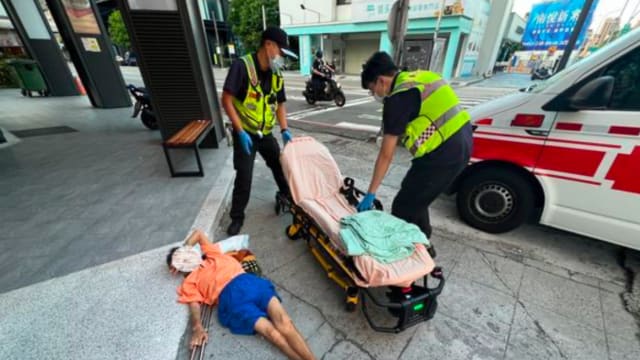 85岁台湾老妇深夜倒卧人行道三小时无人施救