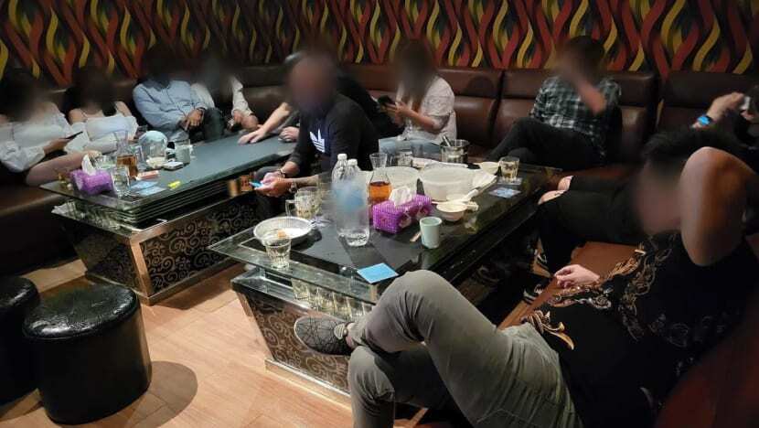 97 individu disiasat setelah pusat 'berkonsep KTV' tidak berlesen diserbu di Syed Alwi Road 97 individu disiasat setelah pusat 'berkonsep KTV' tidak berlesen diserbu di Syed Alwi Road