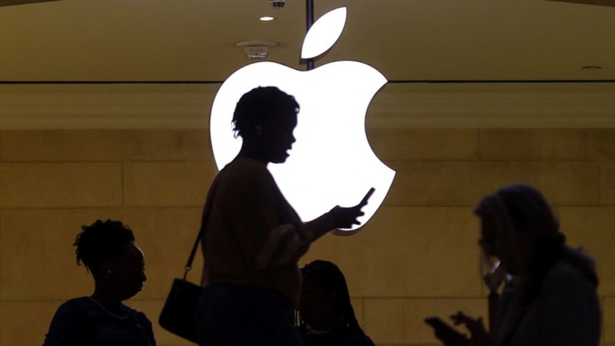 Lawsuit accuses Apple of stealing trade secrets to create Apple Pay