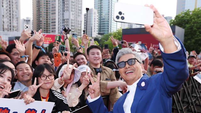 相隔10年回归《寒战1994》，周润发喊：演到100岁！