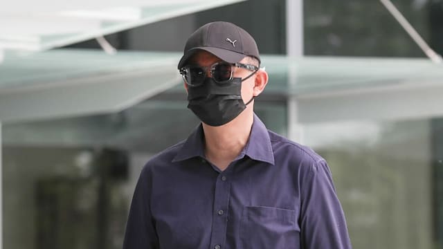 幽会时遇人夫趴引擎盖抓奸 裸男开车伤人遭判监吊牌