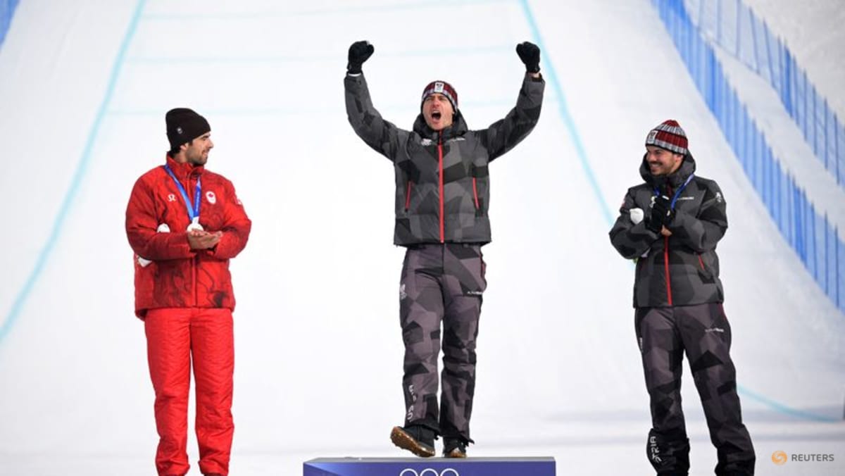 Snowboard-Austria's Haemmerle takes back-to-back gold in men's cross