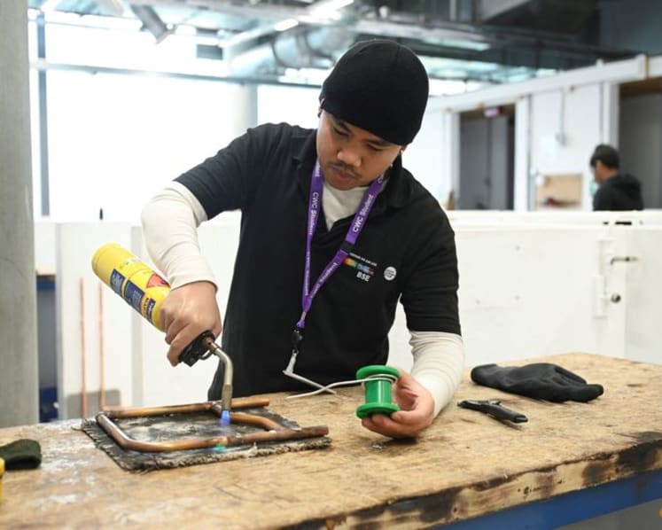 Fearing AI job losses, some young workers in Britain shift towards skilled trades