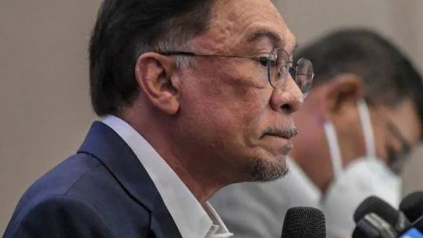 PH sukar lakukan perubahan sewaktu pentadbiran kerana Dr Mahathir tidak komited, kata Anwar Ibrahim PH sukar lakukan perubahan sewaktu pentadbiran kerana Dr Mahathir tidak komited, kata Anwar Ibrahim