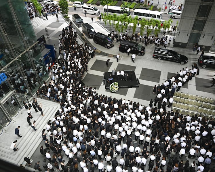 UOB holds sombre memorial for former CEO and chairman Wee Cho Yaw