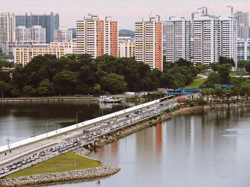 The Causeway linking Woodlands to Johor Baru sees 80,000 to 100,000 people commuting to and fro daily. The Rapid Transit System is expected facilitate that commute. New Straits Times file photo