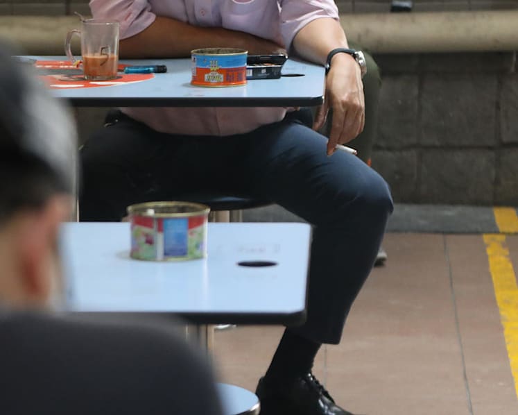 Man who spat at coffee shop staff for rejecting his 5-cent coins fined S$1,000